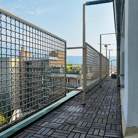 Station -mansarda In Posizione Strategica, Vista Panoramica, Letto King Size E Clima * Ιβρέα